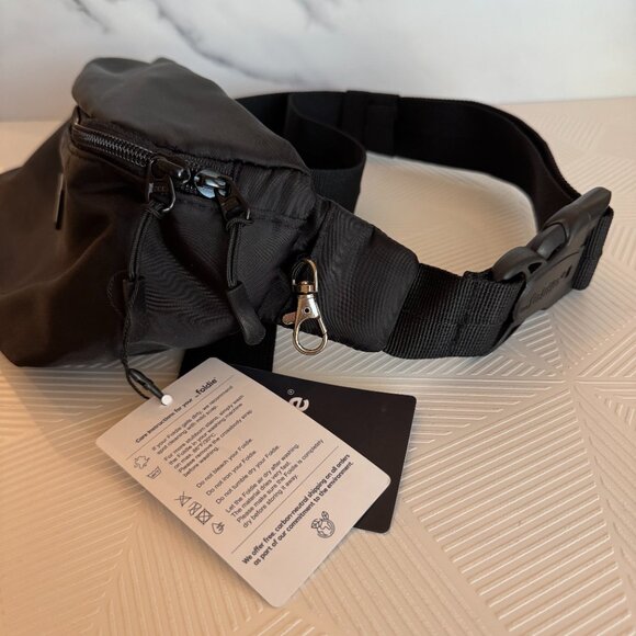 Foldie Crossbody Bag NWT Fanny Pack BLACK Nylon Travel RFID Black - Picture 4 of 10